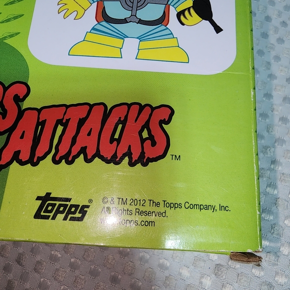 FUNKO NIB MARS ATTACKS MARTIAN VINYL WITH AN EDGE  COLLECTIBLE FIGURE - Picture 5 of 6